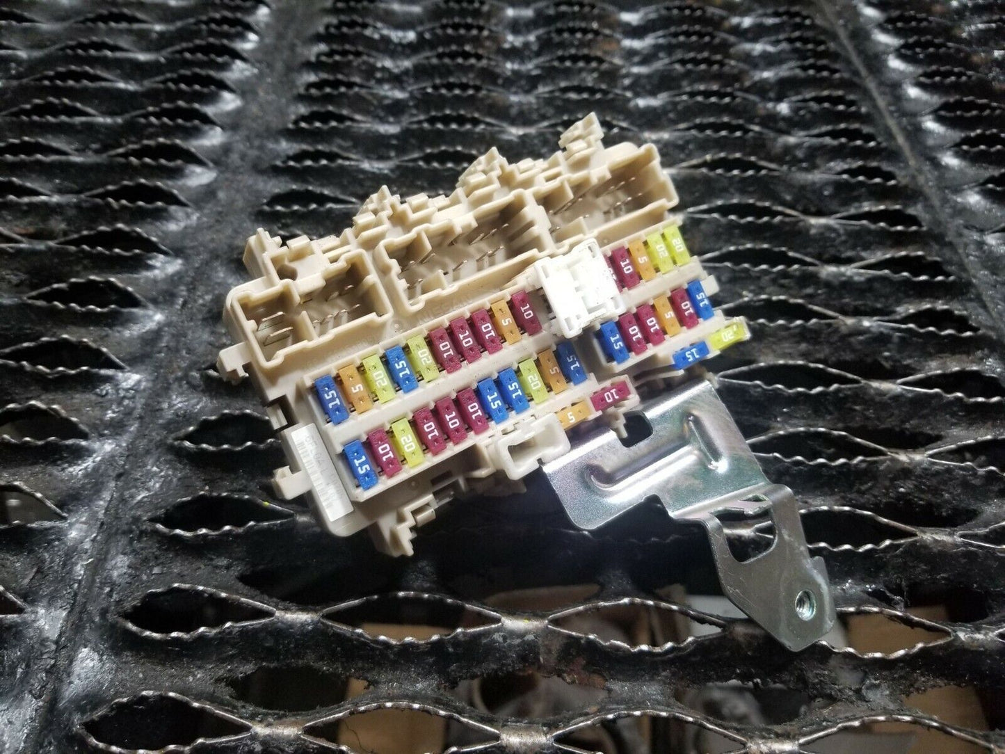 16 17 18 19 Nissan Rogue Dash Fuse Box OEM 33k