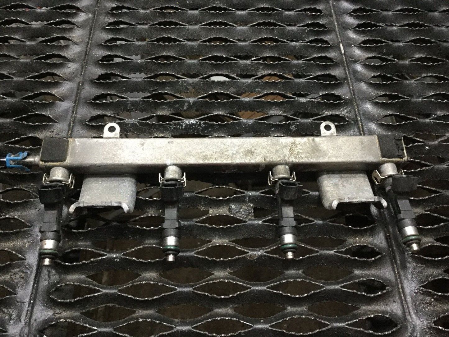 09 10 11 12 13 Mazda 6 Fuel Rail W/ Injectors 2.5l OEM