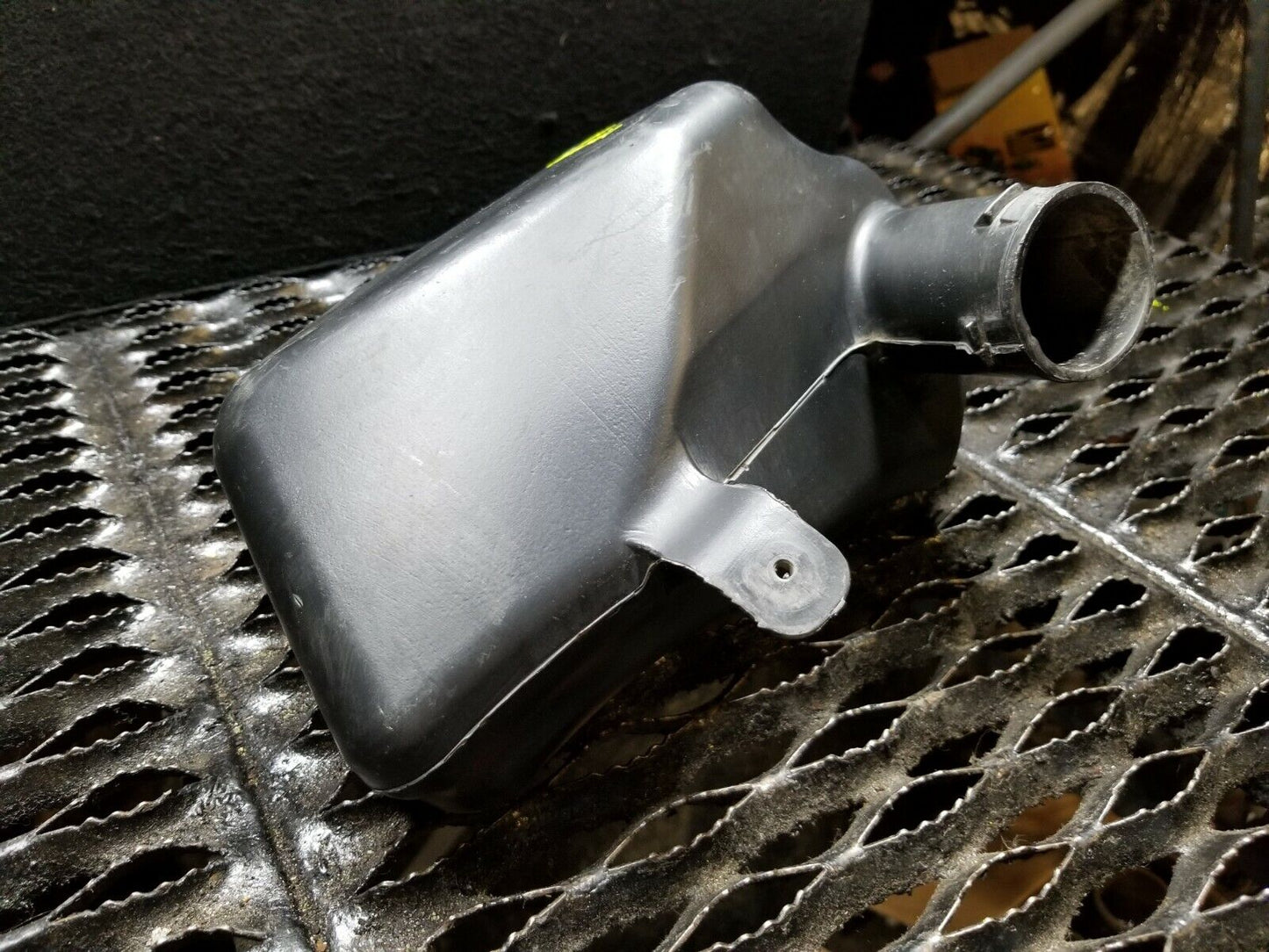 07 08 09 10 11 12 GMC Acadia Air Intake Resonator OEM