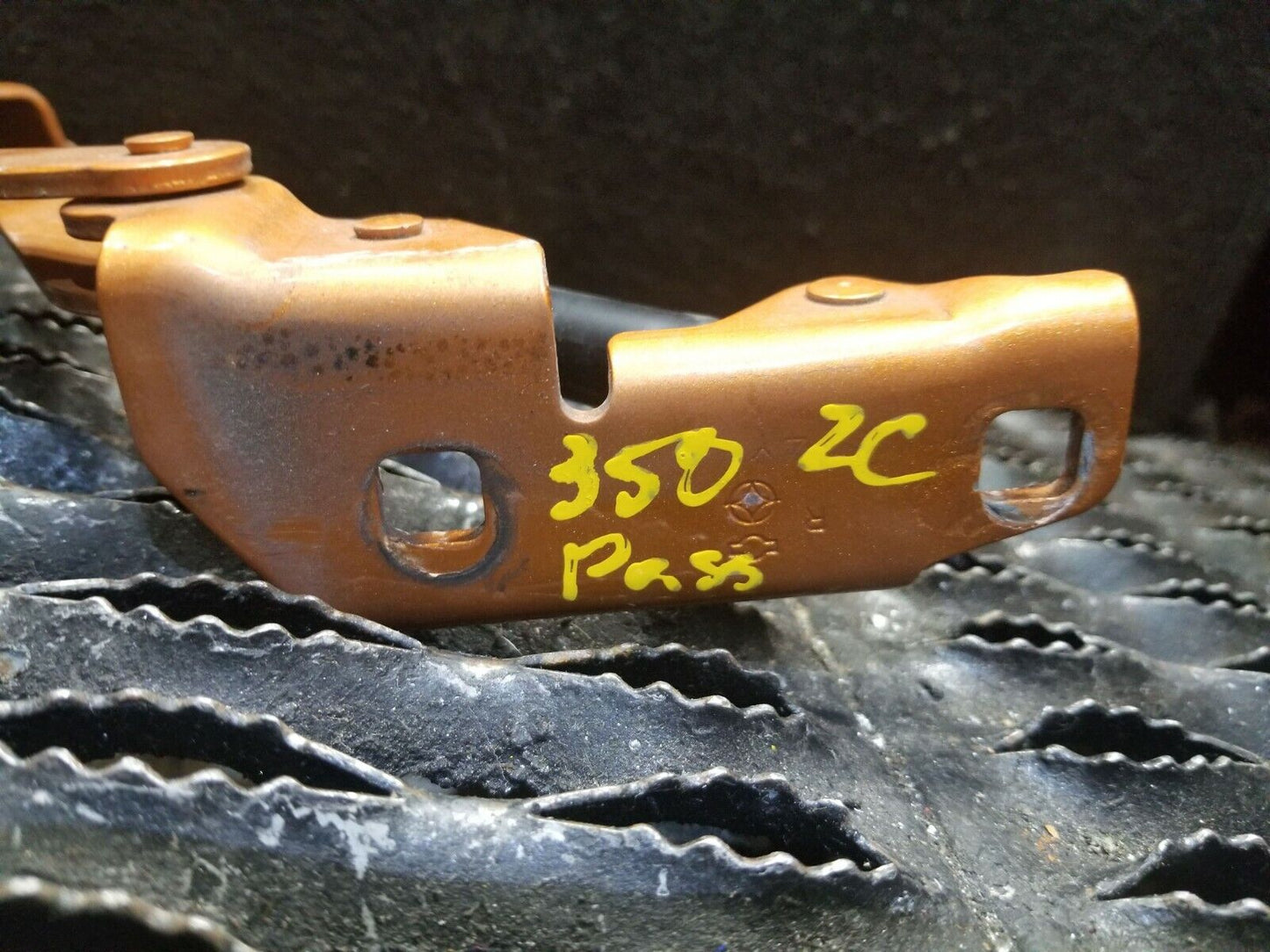 04 05 Nissan 350z Convertible Trunk Lid Hinge W/ Shock Strut (pair) OEM