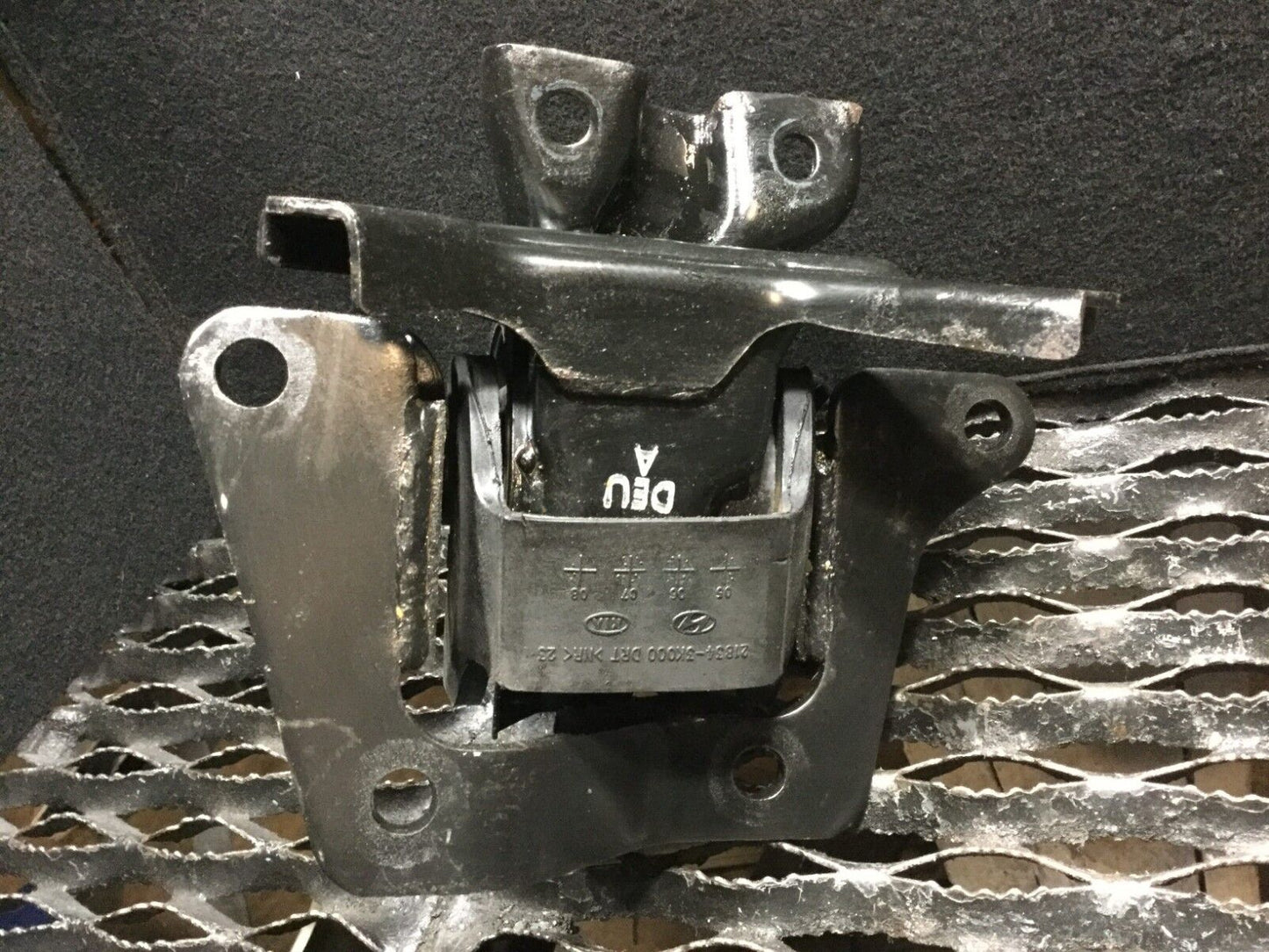 06 07 08 09 10 Sonata Left Transmission Transaxle Mounting Bracket OEM D12 42k