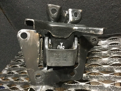 06 07 08 09 10 Sonata Left Transmission Transaxle Mounting Bracket OEM D12 42k