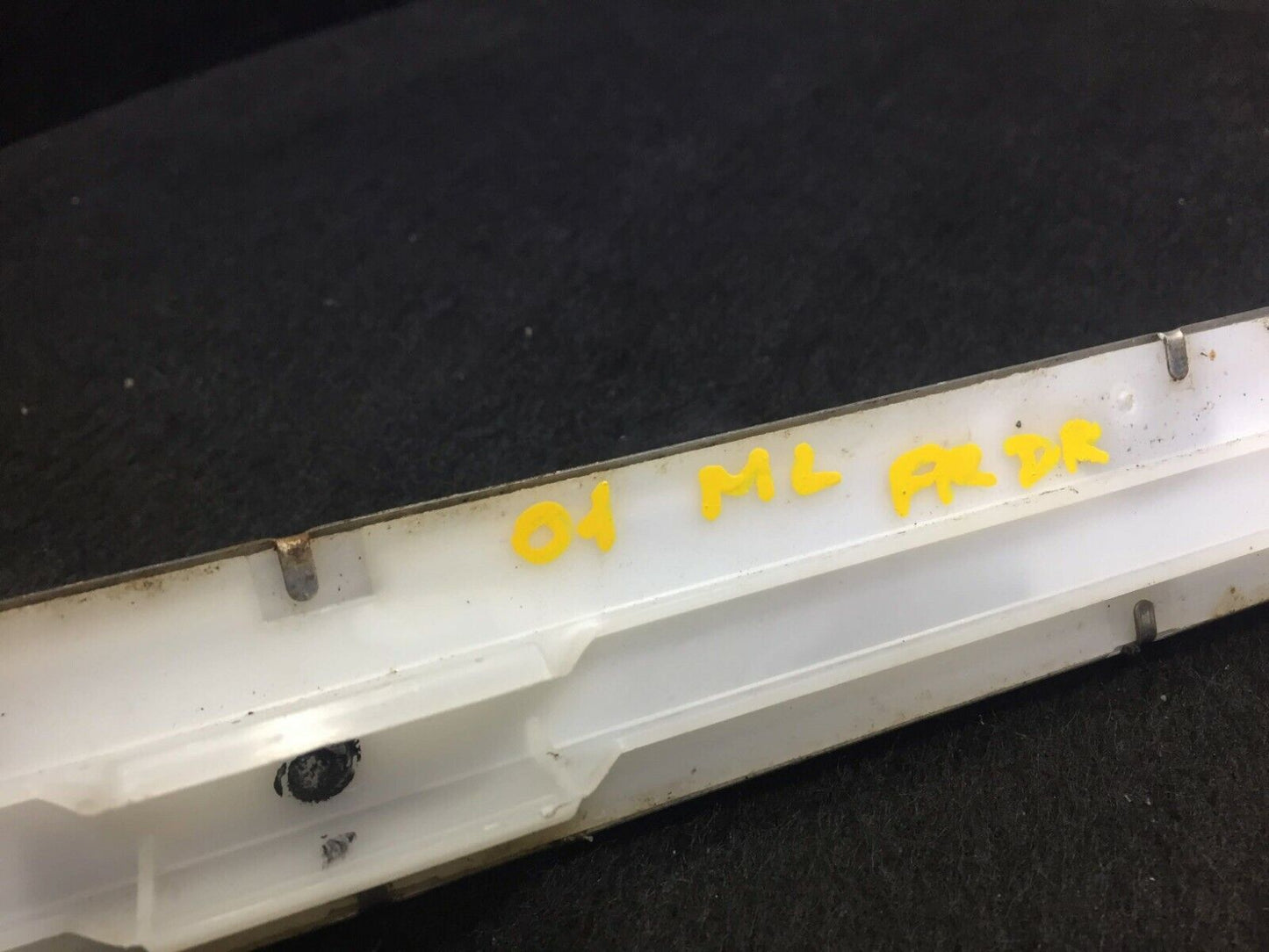 00 01 02 03 Mercedes W163 Ml320 Left Driver Side Front Door Scuff Plate OEM D34