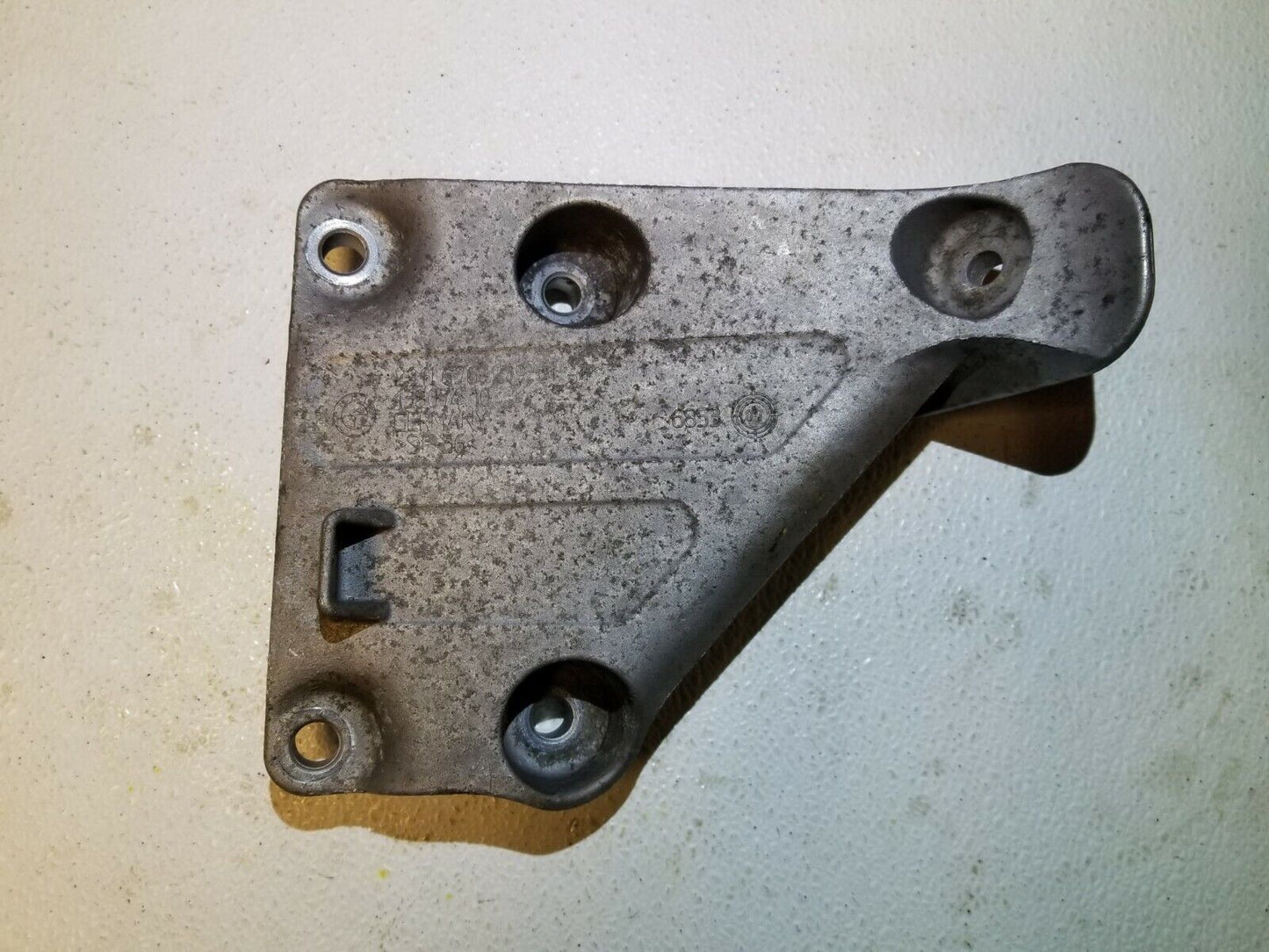 07 08 09 10 BMW E60 528i Engine Mount Bracket Driver Side OEM N52
