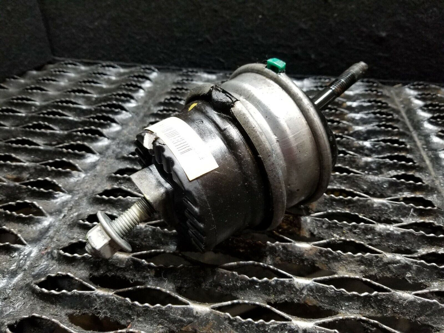 11 12 13 14 Chevrolet Camaro Engine Motor Mount Passenger Side Right 3.6l OEM