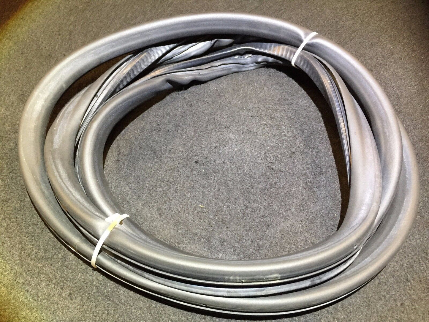 05 06 07 08 Audi A6 C6 Sedan Rear Left Driver Side Door Weatherstrip Seal OEM