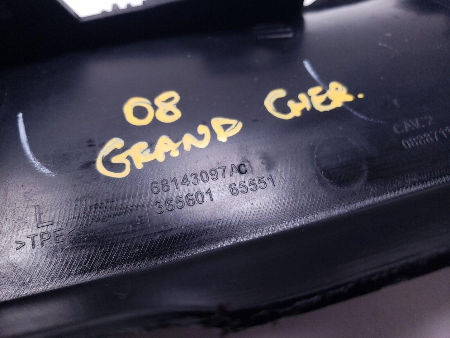 2006 - 2010 Jeep Grand Cherokee Front Bumper Filler Left & Right Set OEM