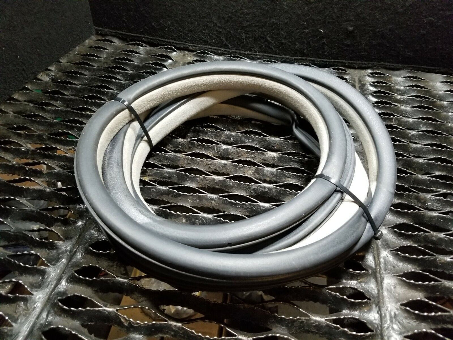 06 07 08 Acura Rl Rear Right Passenger Door Weatherstrip Seal OEM