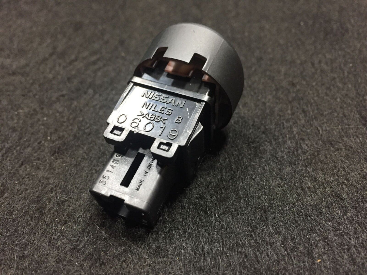 11 12 13 14 Nissan Juke Dashboard Hazard Switch OEM D30