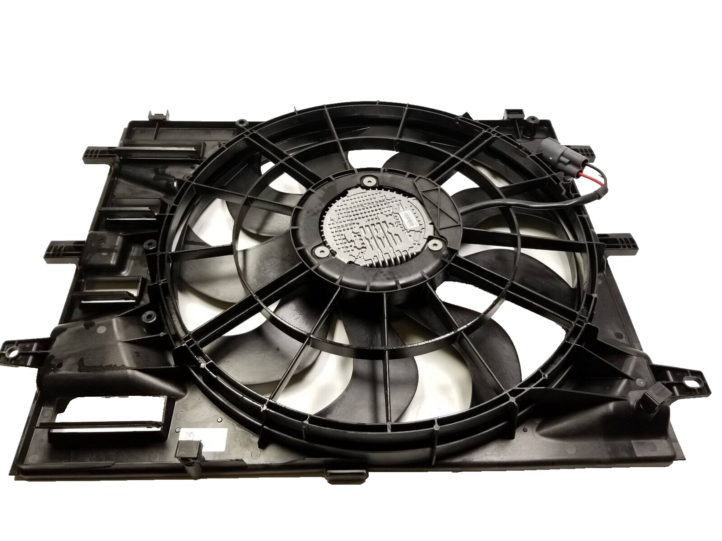 18 19 20 21 Chevrolet Equinox Radiator Cooling Fan 1.5l OEM *shroud Has Damage*