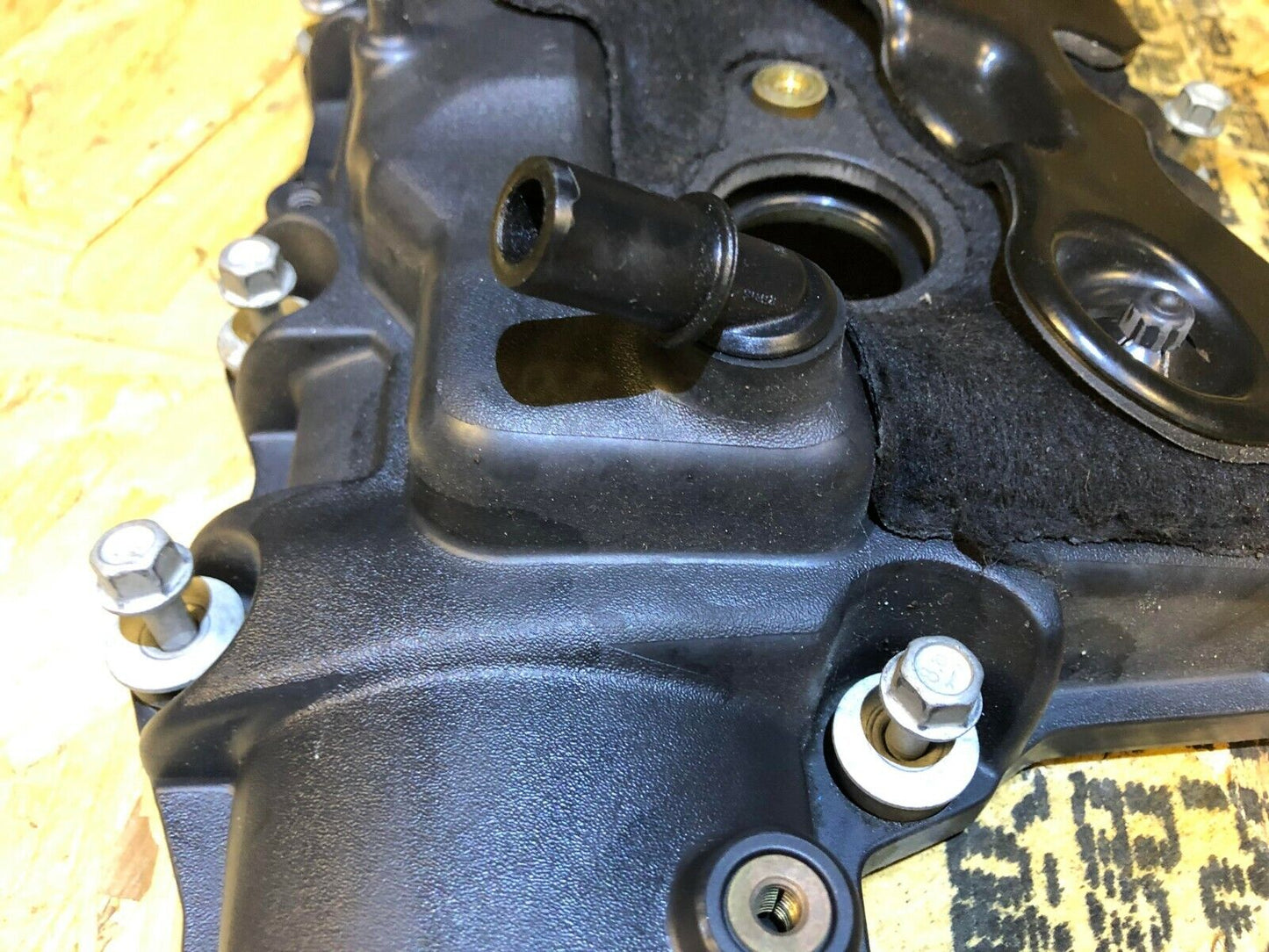 13 14 15 GMC Acadia Valve Cover Left Driver Side OEM