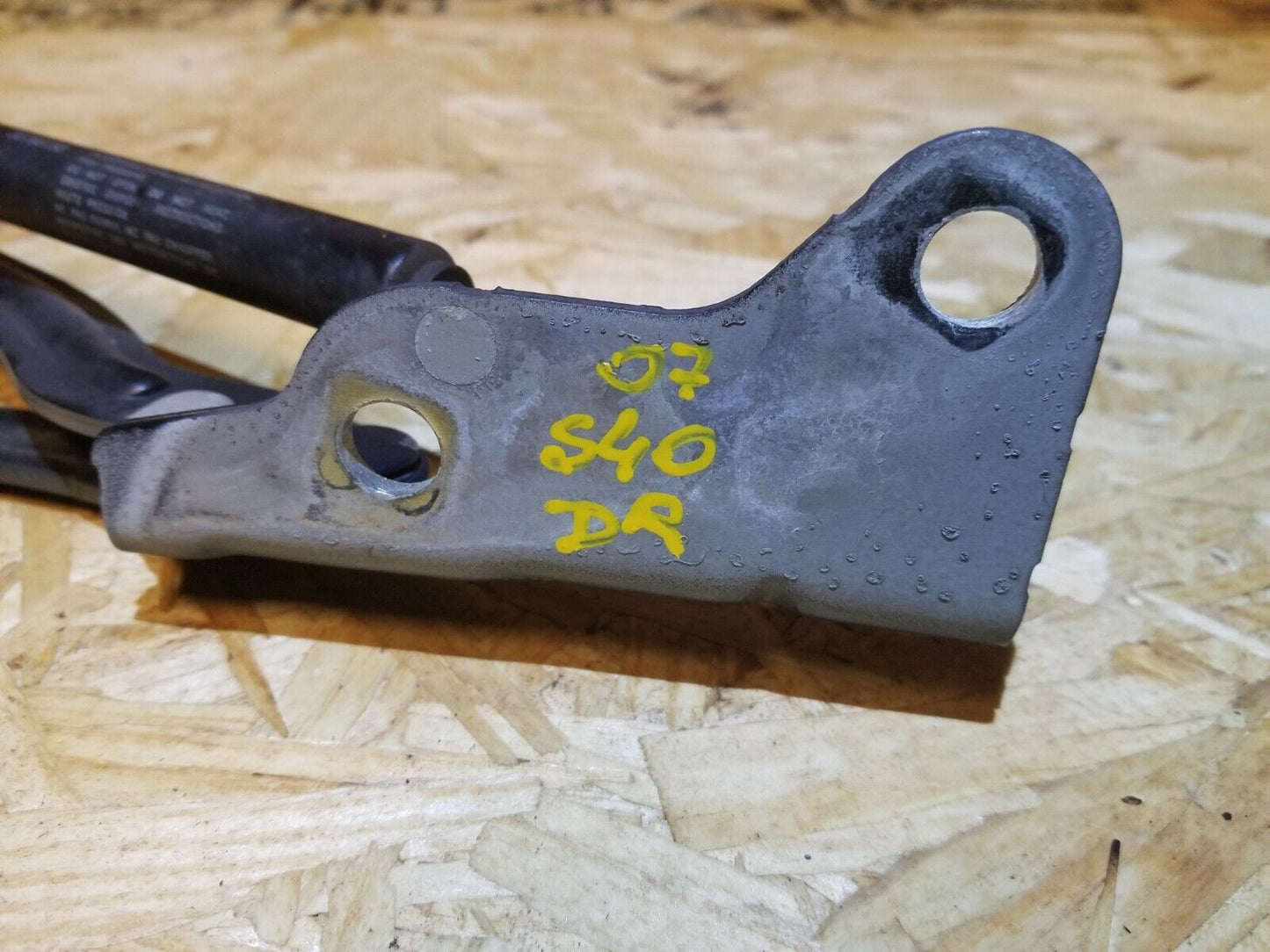 05 06 07 Volvo S40 Trunk Hinge (pair) OEM
