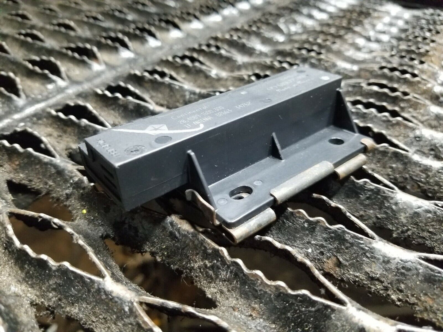 16 17 Dodge Challenger SRT Rear Keyless Entry Smart Key Antenna Module OEM 12k