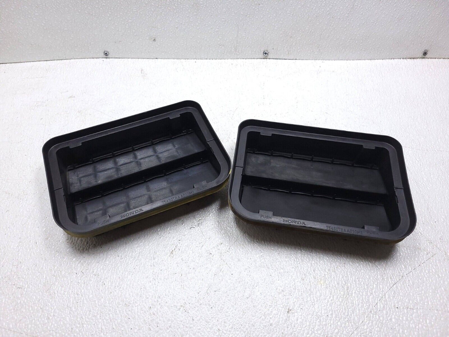 18 19 20 21 22 Honda Odyssey Rear Quarter Panel Pressure Vent Outlet Pair OEM