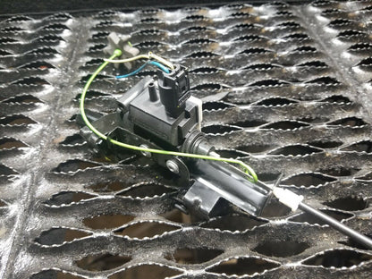 2006 2009 BMW 5er E60 525i 530i Fuel Tank Door Actuator Motor OEM