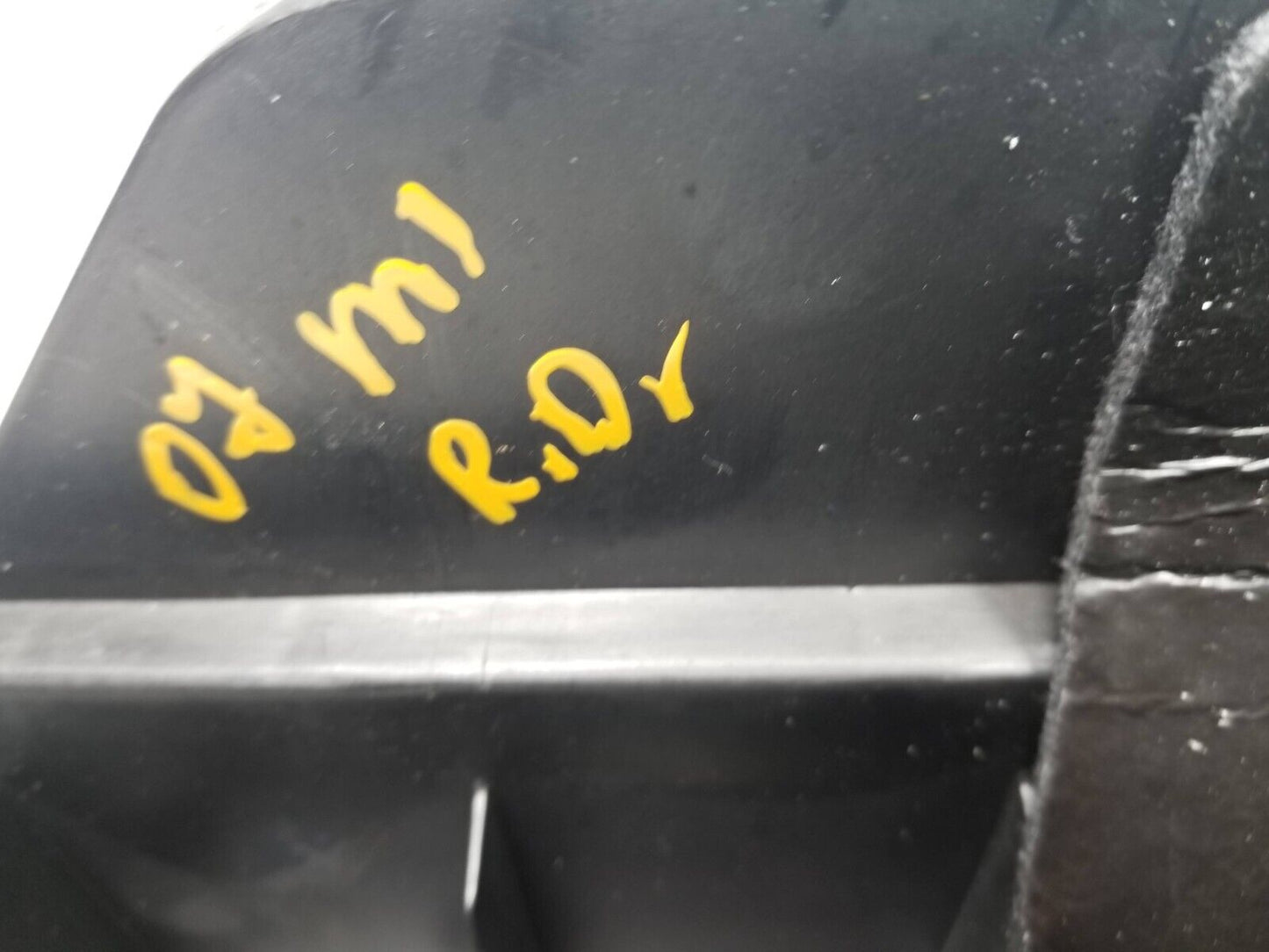 06 07 08 09 10 11 Mercedes Ml500 Right Rear Passenger Truck Bracket Trim OEM