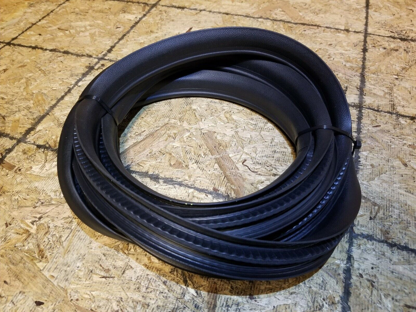 18 19 20 Ford Ecosport Rear Left Driver Door Weatherstrip Seal OEM 532 Miles