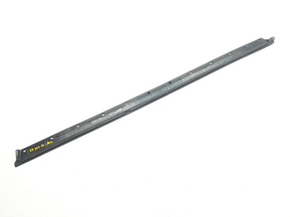 06 07 08 09 10 11 Mercedes Ml500 Door Lower Seal Molding Front Right Pass OEM