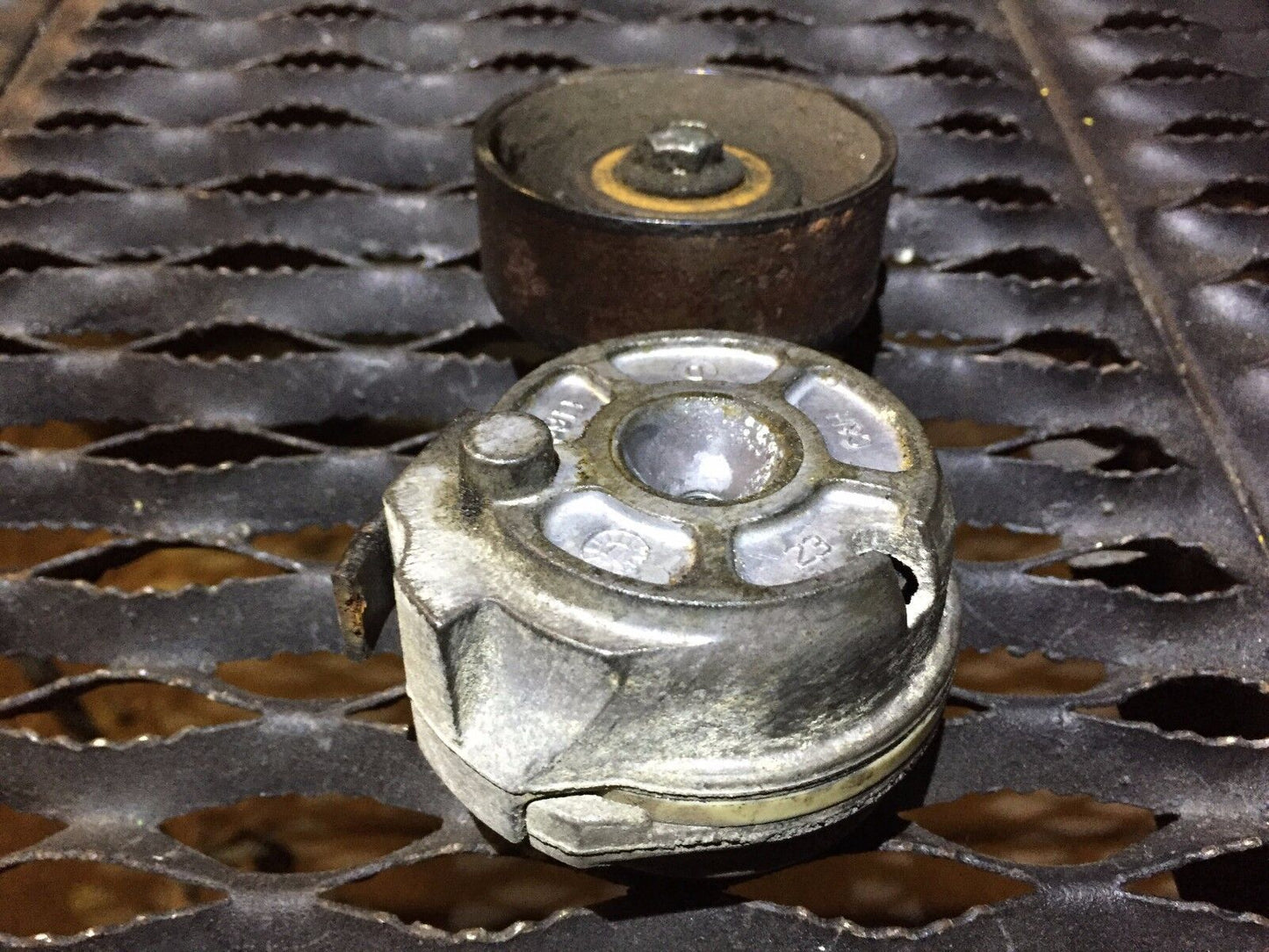 2004 Ford Explorer Drivealign Belt Tensioner Assembly 4.6l V8 OEM