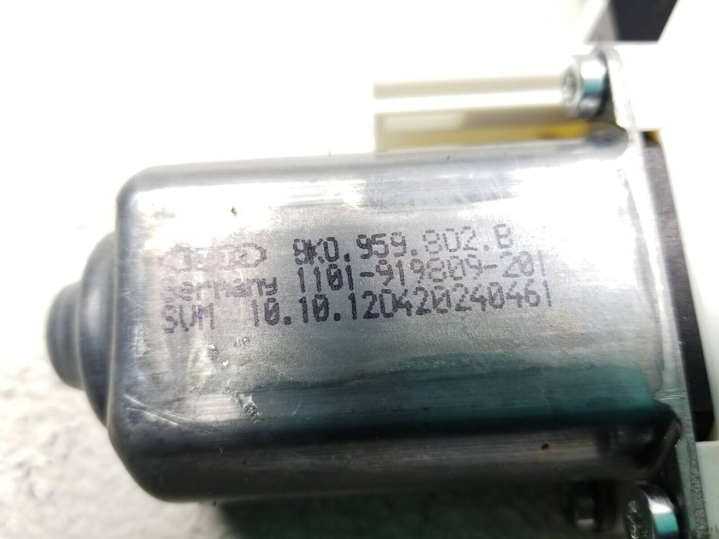 2011 - 2014 Porsche Cayennefront Right Pass Side Door Window Motor OEM