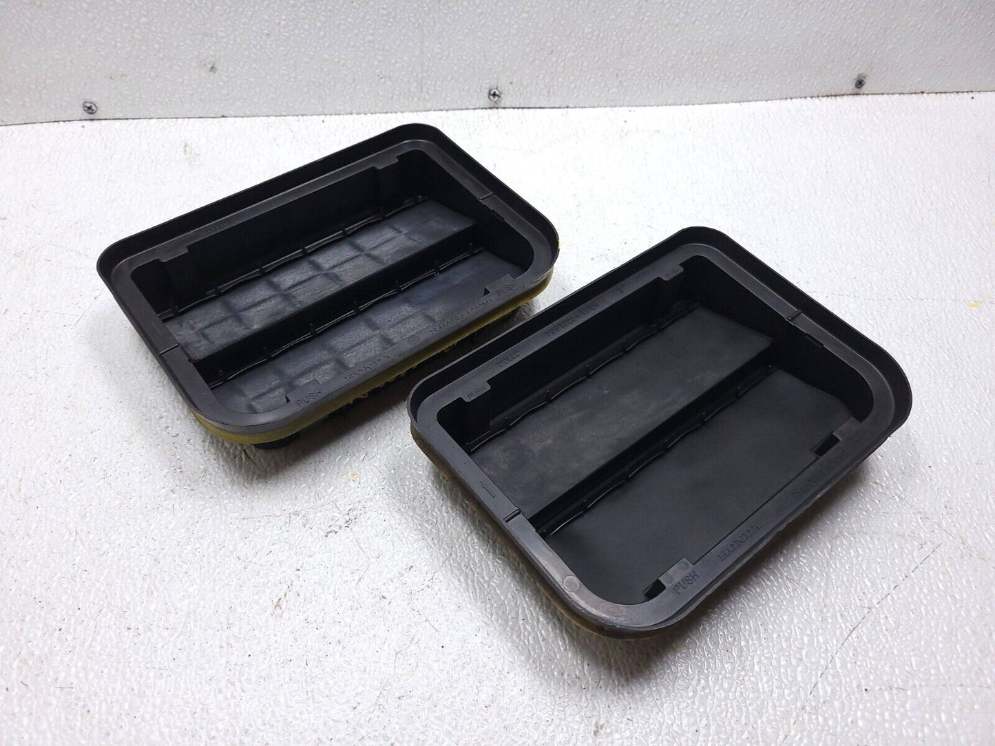 18 19 20 21 22 Honda Odyssey Rear Quarter Panel Pressure Vent Outlet Pair OEM