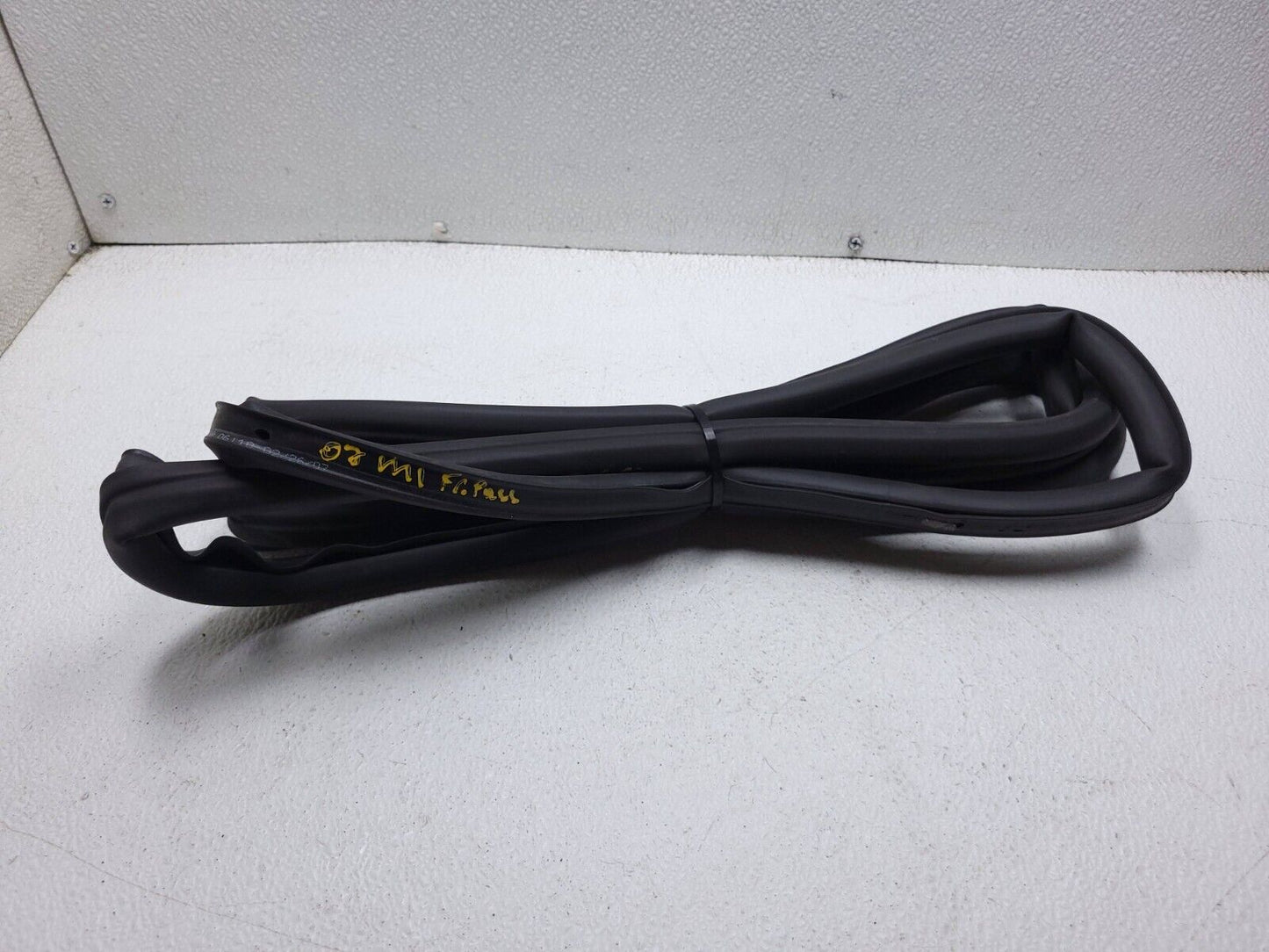 06 07 08 09 10 11 Mercedes Ml500 Door Weatherstrip Seal Front Right Pass OEM