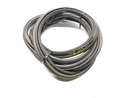 01 02 03 04 05 BMW E46 Sdn Rear Trunk Weatherstrip Seal OEM