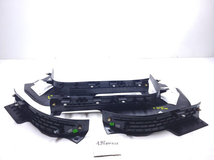 18 19 20 21 Chevrolet Equinox Door Sill Scuff Trim Cover 4pcs OEM