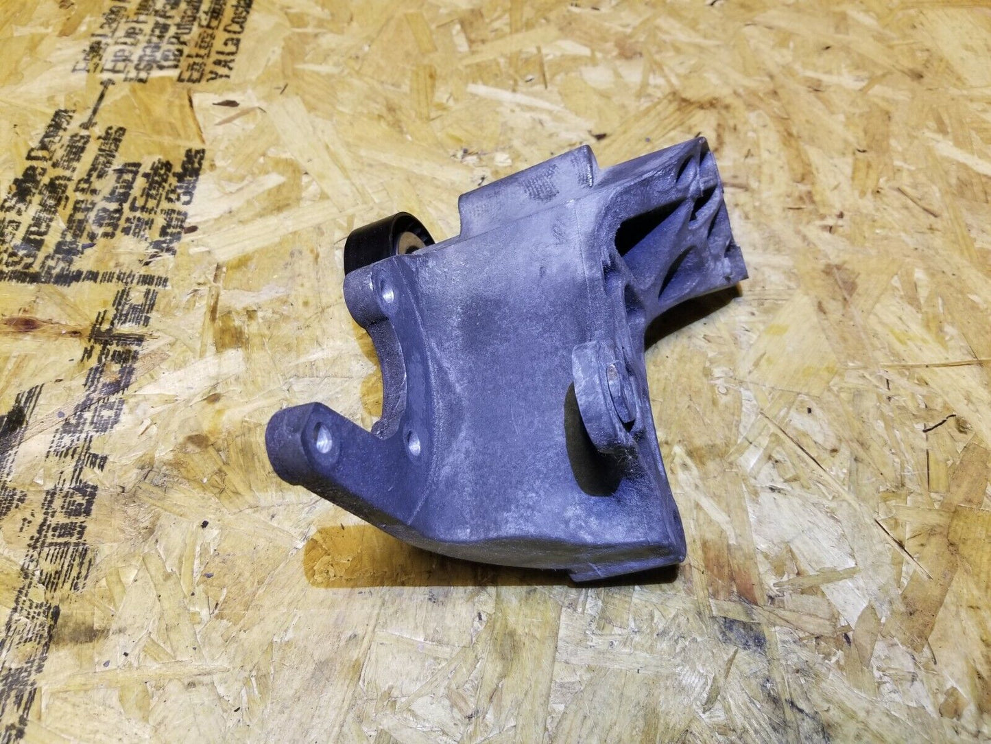 13 14 15 16 Jeep Compass 2.4l Power Steering Mount Bracket OEM 30k