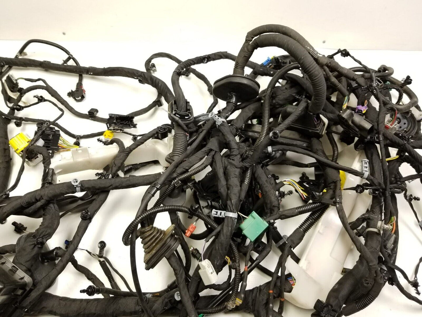 18 19 Chevrolet Equinox Engine Wire Harness W/ Fuse Box 1.5l AWD OEM
