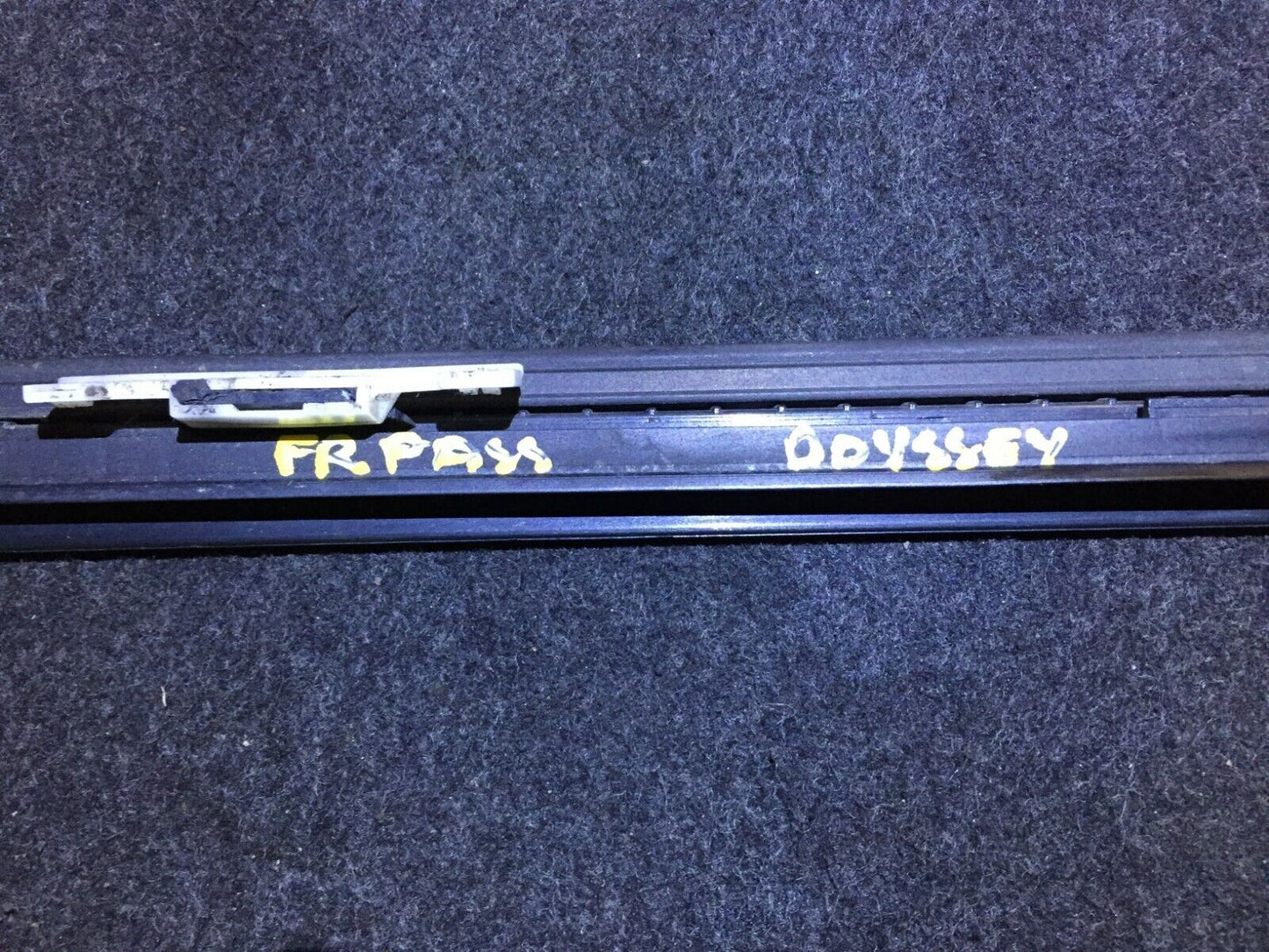 08 09 10 Honda Odyssey Front Right Passenger Door Molding Trim OEM D43
