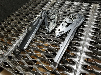 05 06 07 Dodge Magnum Hood Hinge Left & Right 2pcs OEM