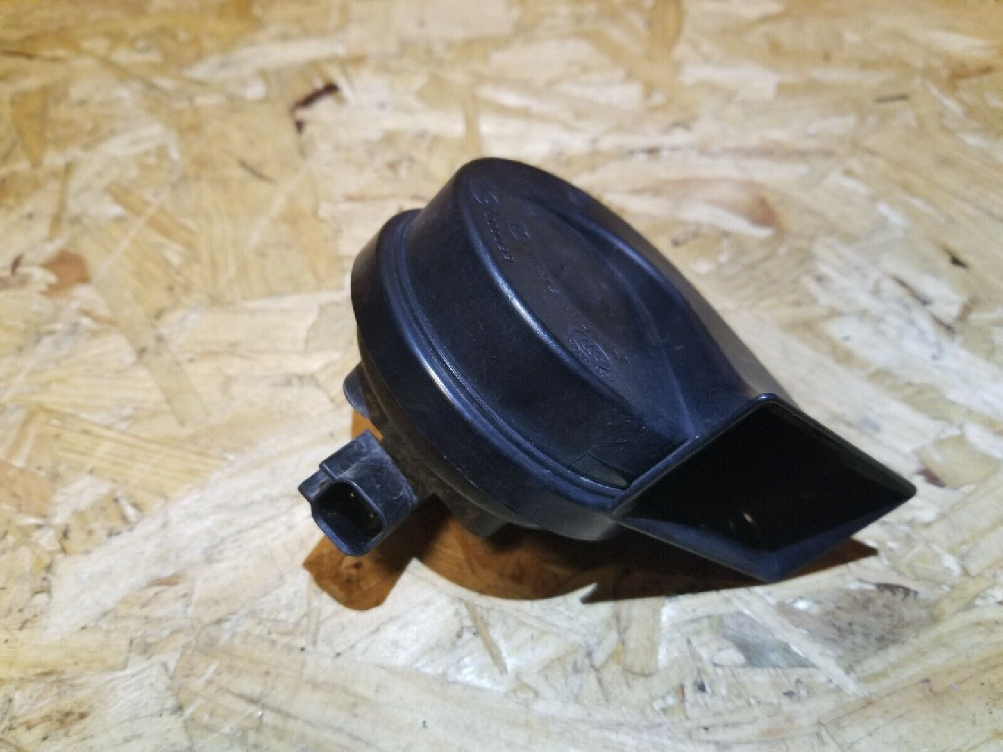 15 16 17 Chevrolet Equinox Horn Signal OEM 24k