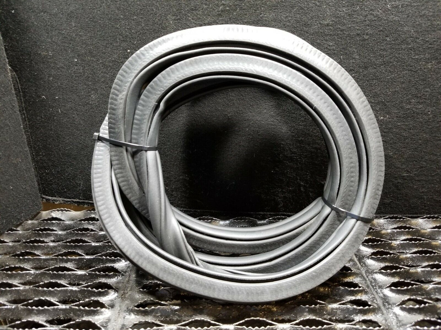 10 11 12 13 14 VW Passat Rear Driver Side Door Weatherstrip Seal OEM 41k
