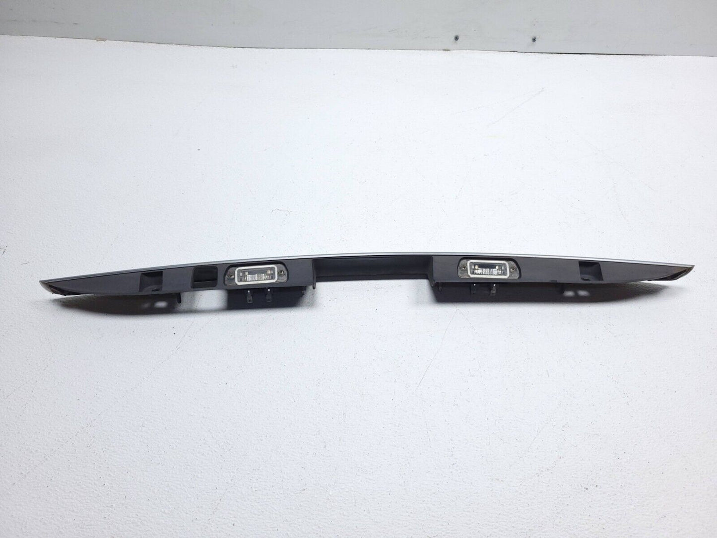 06 07 08 09 10 11 Mercedes Ml500 Rear Trunk Release Handle W/ License Light OEM