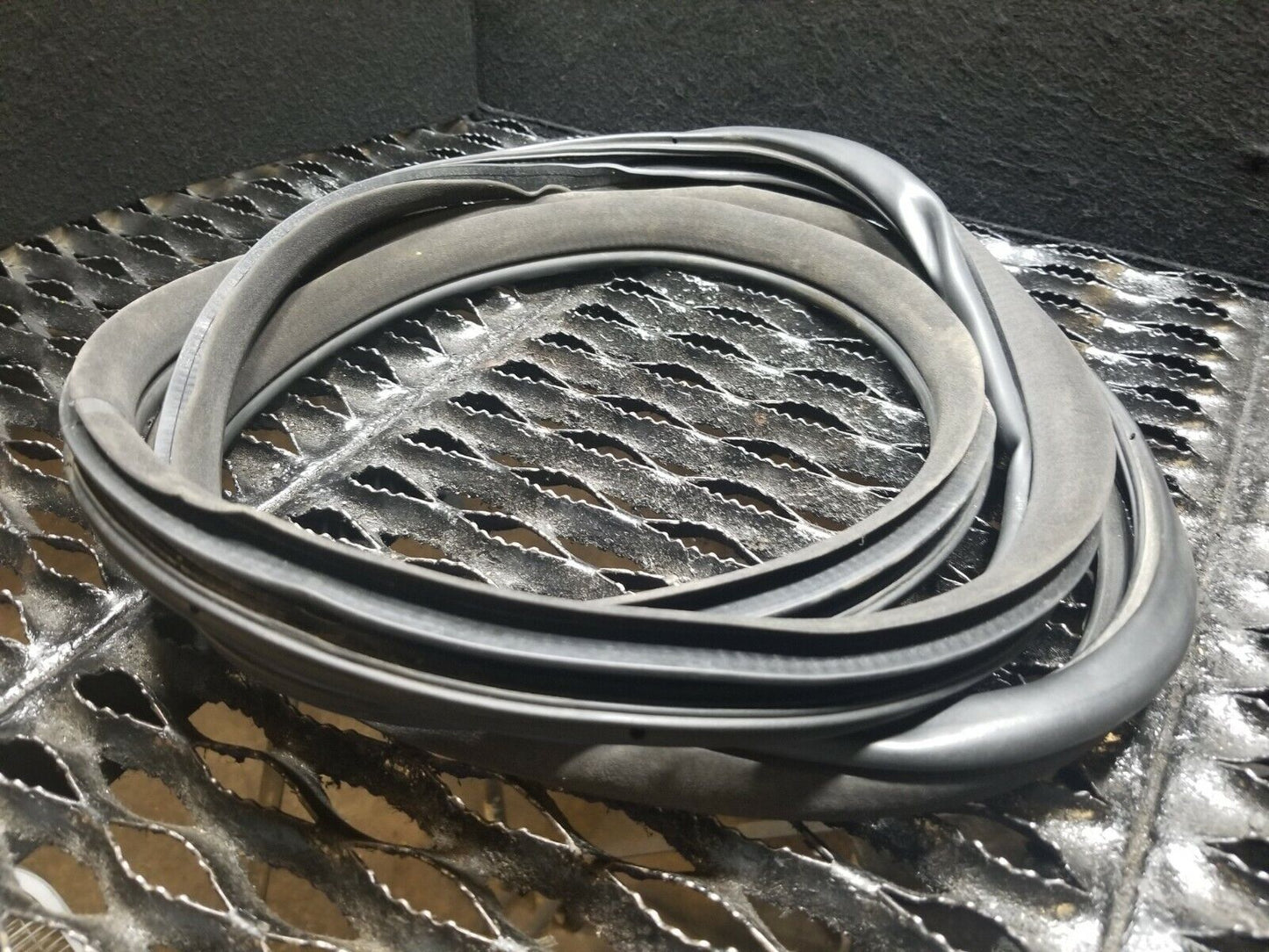 2009 2010 2011 2012 2013 Acura Tsx Rear Left Driver Door Weatherstrip Seal OEM