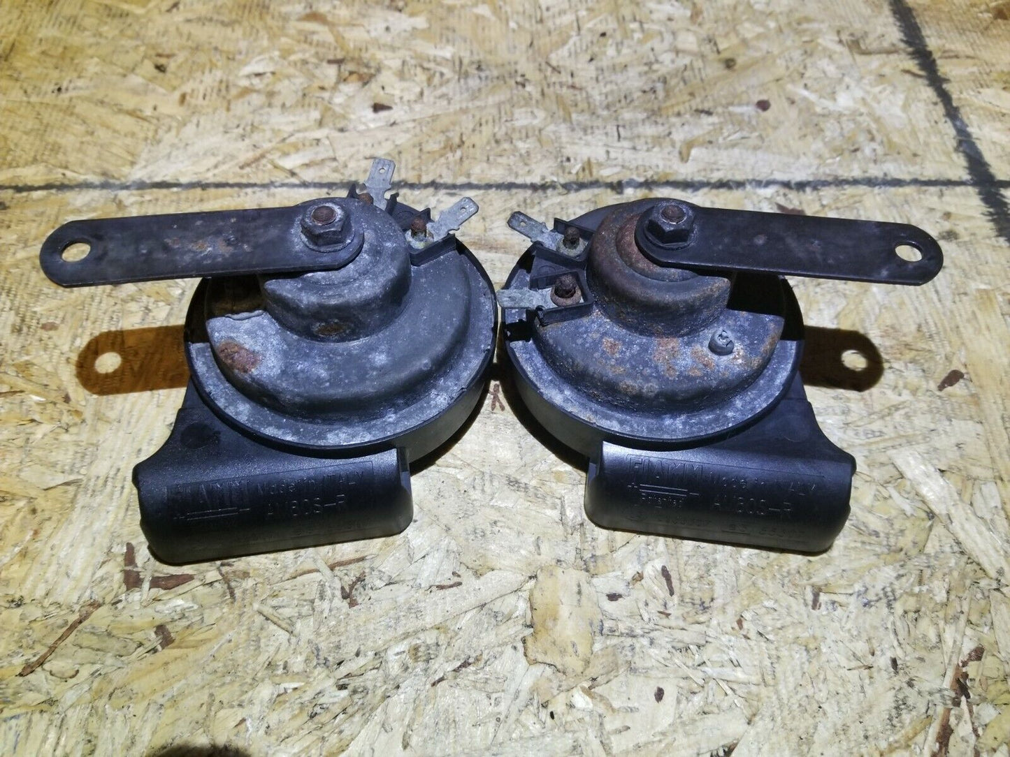07 08 09 10 Mercedes R350 Horn Signal Pair OEM