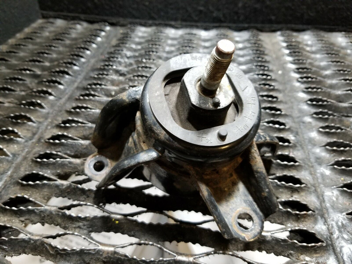 12 13 14 15 16 Hyundai Veloster Engine Motor Mount Right Passenger Side OEM