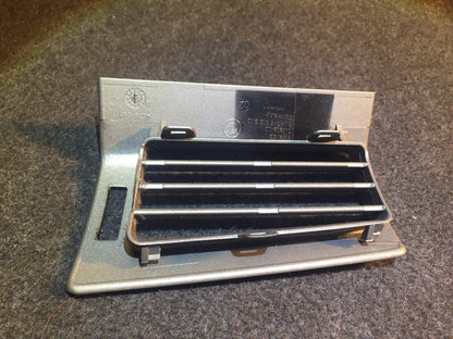 02 03 04 05 BMW 745i Front Right Passenger Side Dash Vent Cover 64226913340 OEM