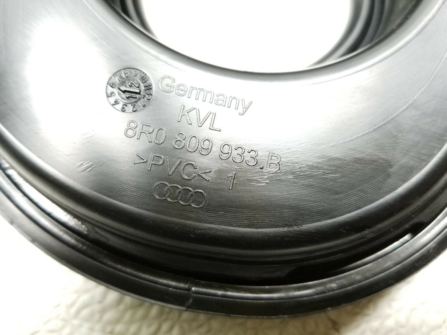 10 11 12 Audi Q5 Fuel Gas Tank Pocket Housing Rubber Seal W/ Drain OEM 72k Miles