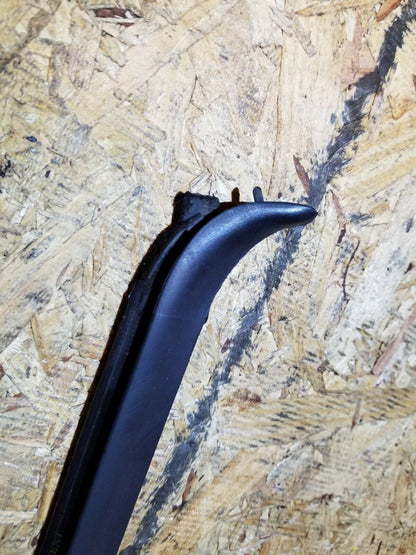 05 06 07 08 09 Volvo S60 Front Right Pass Door Window Belt Seal Molding OEM