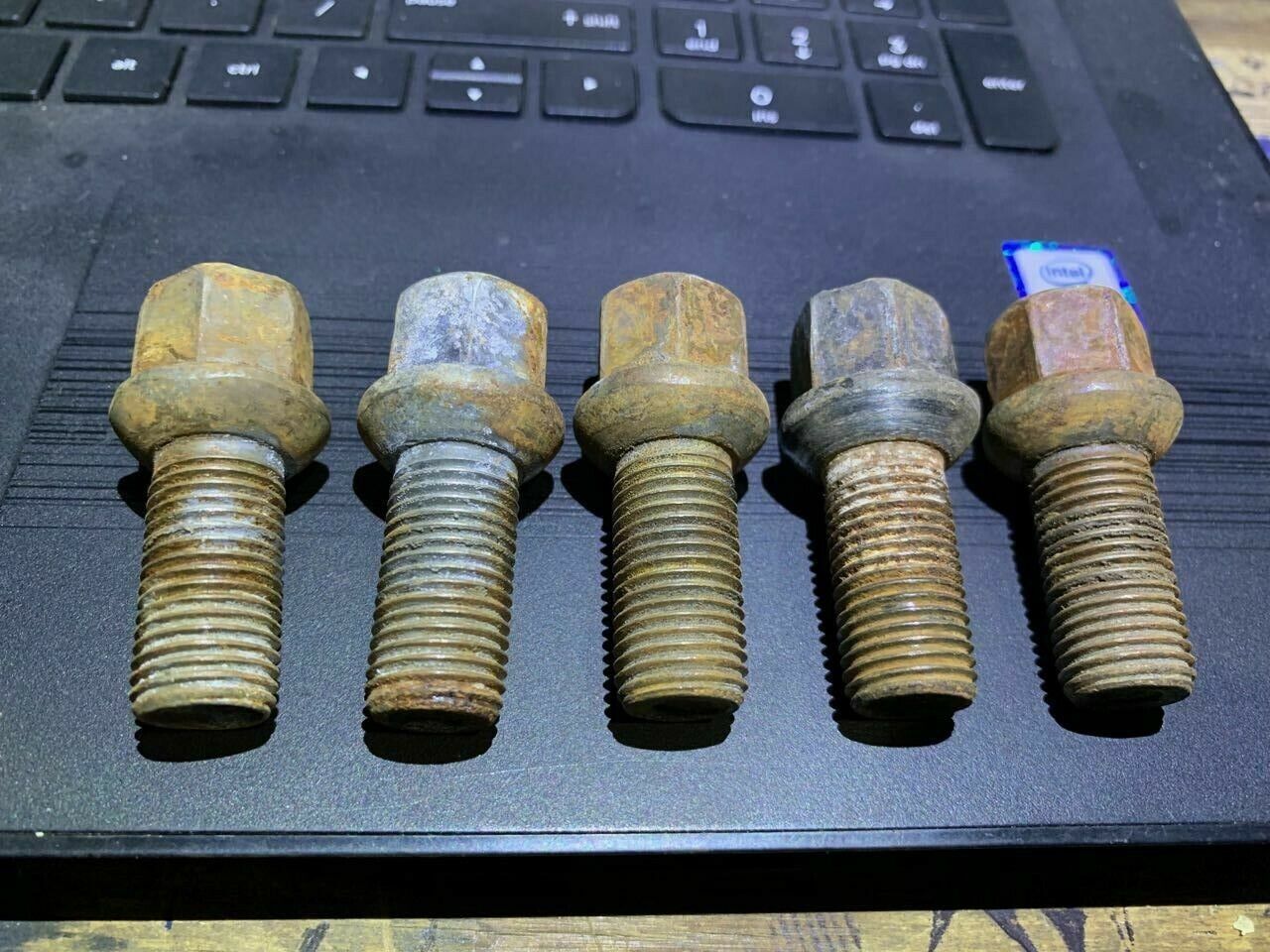 00-05 VW Passat Wheel Lug Nut Nuts Bolt Bolts OEM D23 Only Five Bolts/nuts