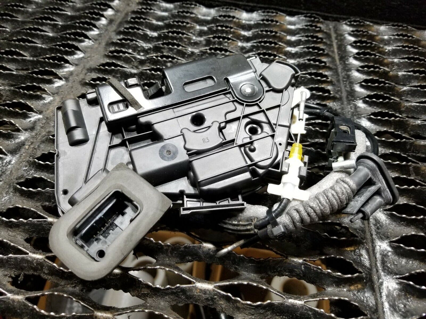 10 11 12 13 14 VW Passat Front Right Passenger Door Lock Latch Actuator OEM 41k