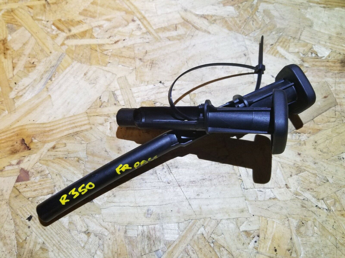 07 08 09 10 Mercedes-benz R350 Front Passenger Seat Headrest Guid Sleeve OEM