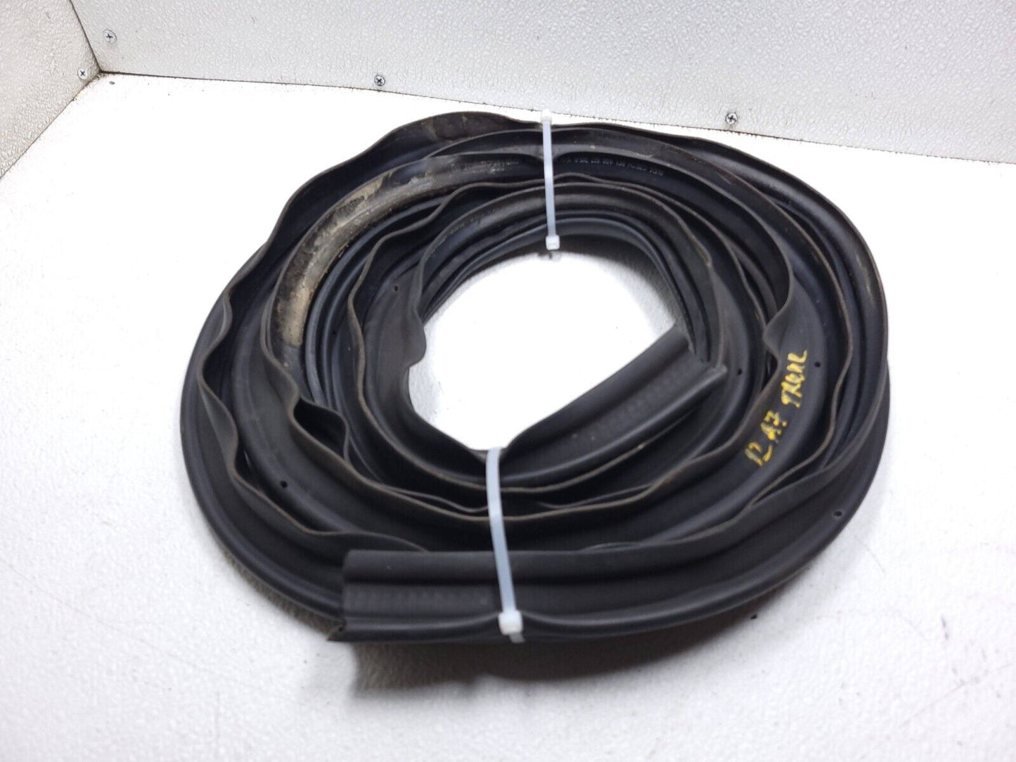 12 13 14 15 16 17 Audi A7 Trunk Weatherstrip Seal Rear OEM