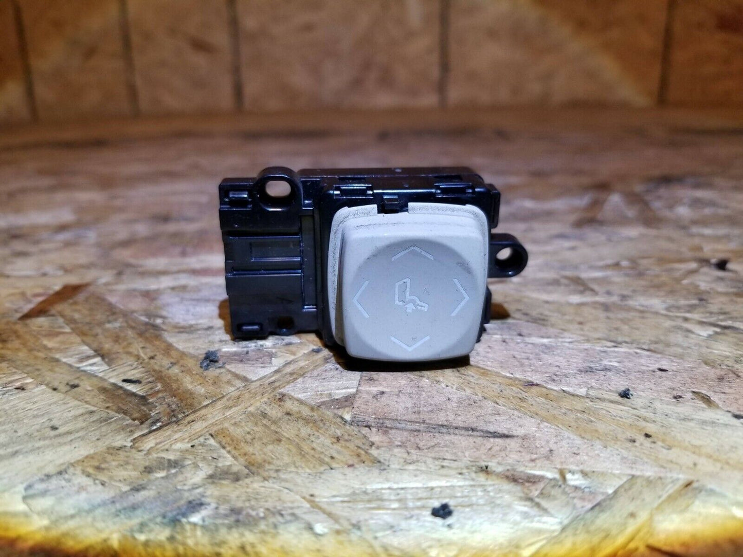 06 07 08 09 10 11 Cadillac DTS Front Right Passenger Side Seat Switch Lumbar OEM
