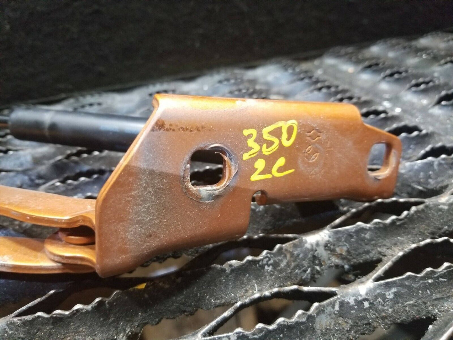 04 05 Nissan 350z Convertible Trunk Lid Hinge W/ Shock Strut (pair) OEM