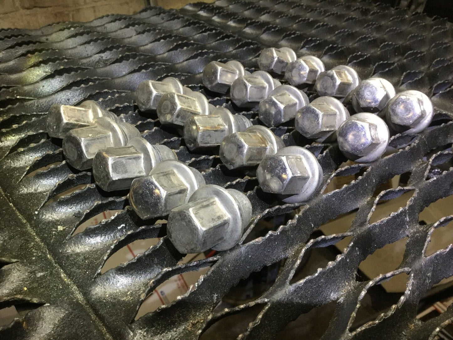 Chrysler Dodge Wheel Lug Nut 20pcs OEM