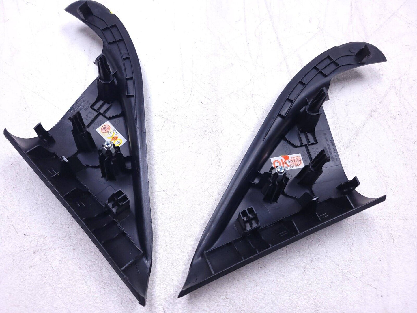 20 21 22 Hyundai Venue Front Door Corner Trim Cover Pair OEM