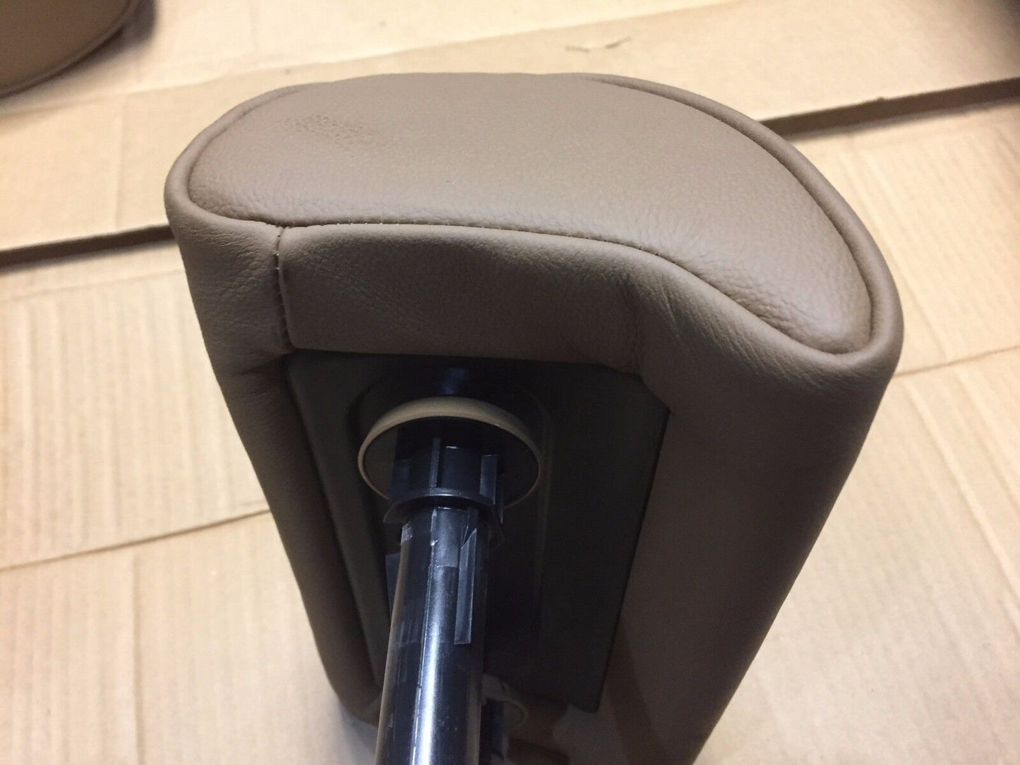 02 03 04 05 BMW 745i E65 Rear Right Passenger Side Headrest Leather OEM